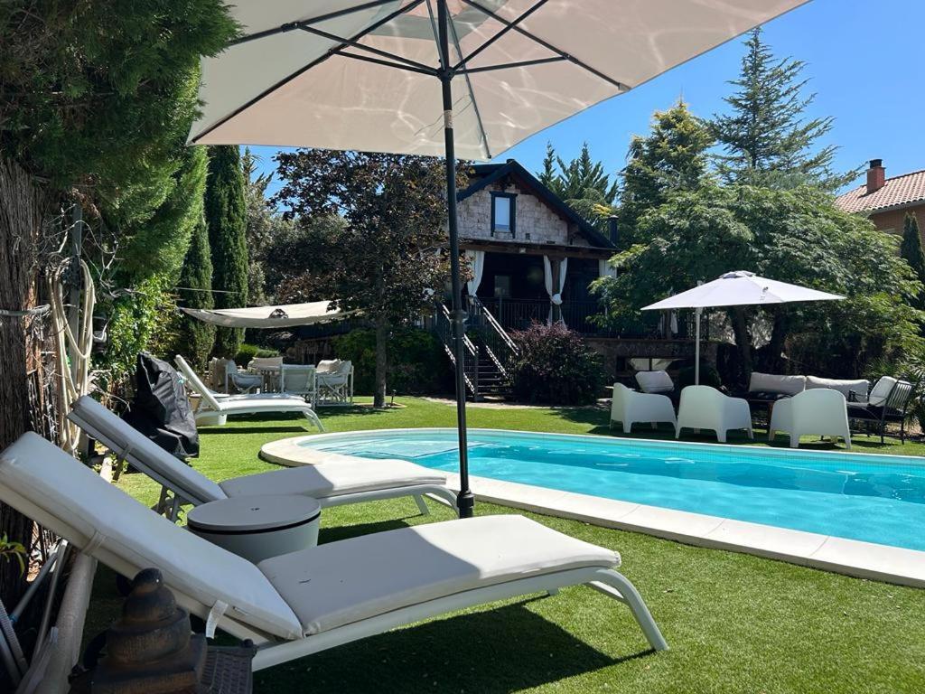 Villa La Amapola Valdemorillo Exterior foto